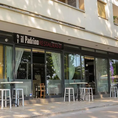 Four Alojamento de Acomodação e Pequeno-almoço Zadar