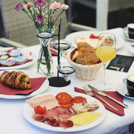 Alojamento de Acomodação e Pequeno-almoço Four